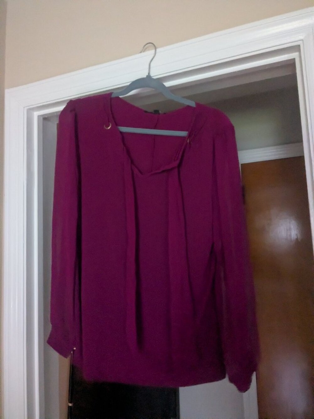 Atelier 29 Size Large Long Sleeve Burgundy Tie Neck Blouse